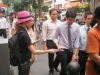 รับแจกใบปลิว